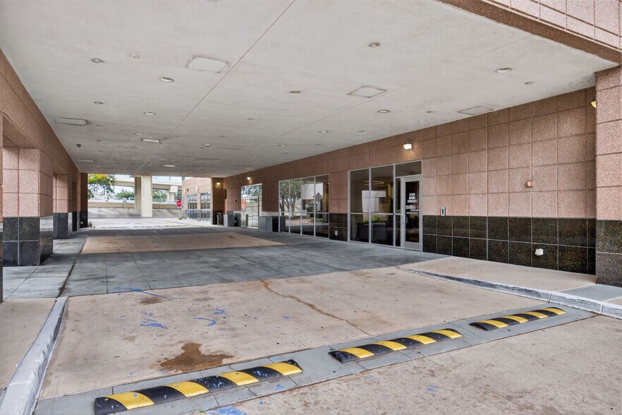 More Photos Of 5420 West Loop S, Bellaire Medical For Lease