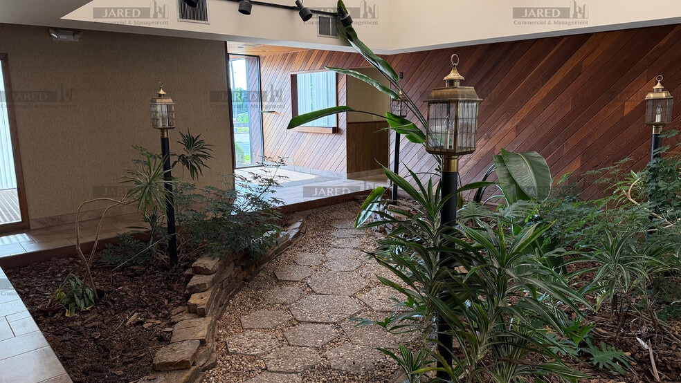 More Photos Of 509 S Union Ave, Springfield Light Distribution For Sale