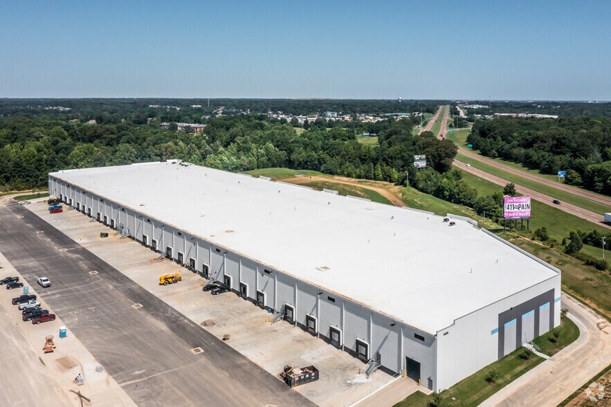 More Photos Of 6332 Commercial Dr, Olive Branch Distribution For Lease