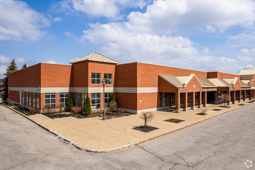 More Photos Of 275-395 Rue Kesmark, Dollard-des-Ormeaux Flex For Lease