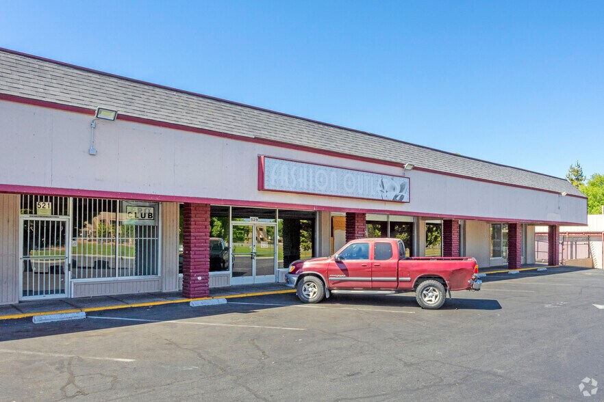 More Photos Of 505-539 W Dakota Ave, Fresno Freestanding For Lease