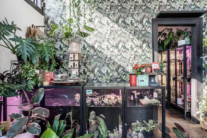 More Photos Of 2614 Shelby St, Indianapolis General Retail For Lease