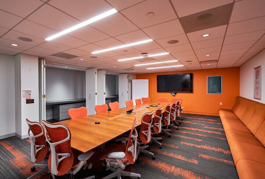 More Photos Of 12 Reads Way, New Castle Office For Lease