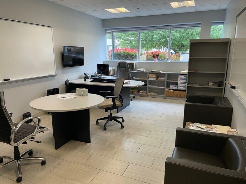 More Photos Of 401 Commerce Dr, Fort Washington Medical For Lease