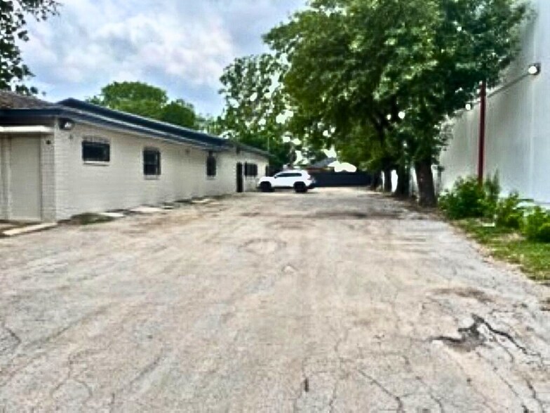 More Photos Of 4546 W Commerce St, San Antonio Storefront Retail Office For Sale