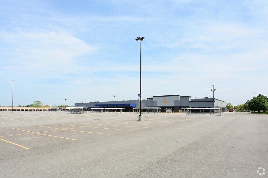 More Photos Of 340 E Edgewood Blvd, Lansing Freestanding For Lease