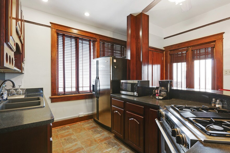 More Photos Of 918 Dauphine St, New Orleans Apartments For Sale