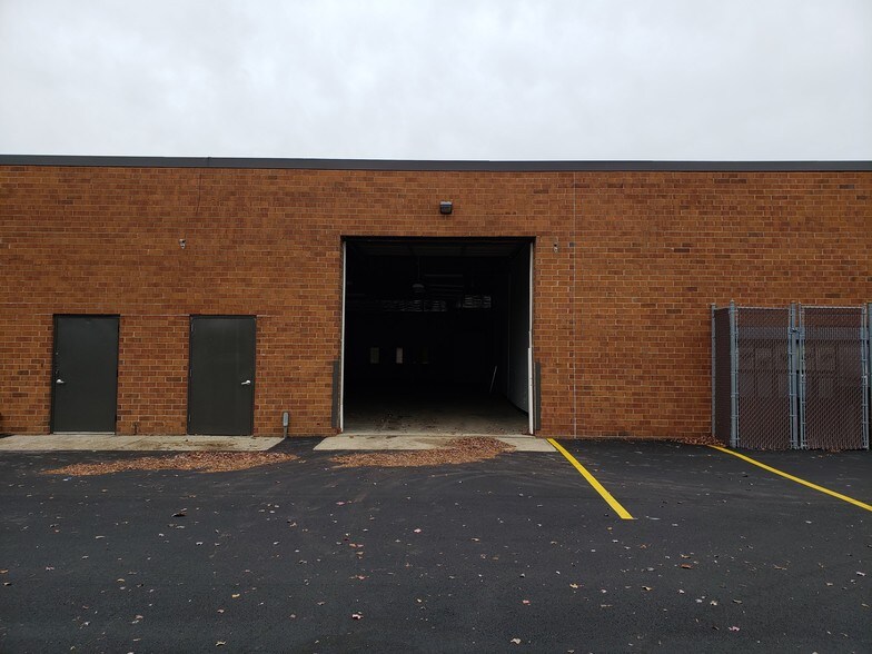 More Photos Of 175 Commerce Dr, Hauppauge Research And Development For Lease