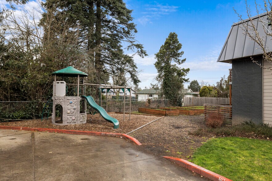 More Photos Of 1570 James St, Woodburn Apartments For Sale