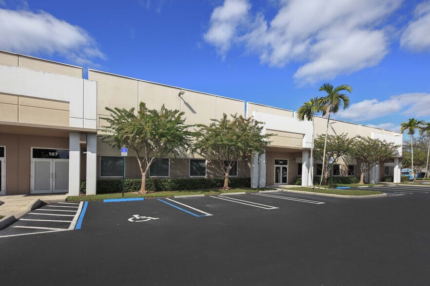 More Photos Of 6535 Nova Dr, Davie Unknown For Lease