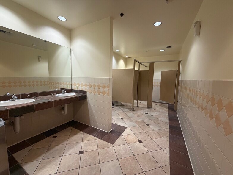 More Photos Of 8350 E Raintree Dr, Scottsdale Office For Sale