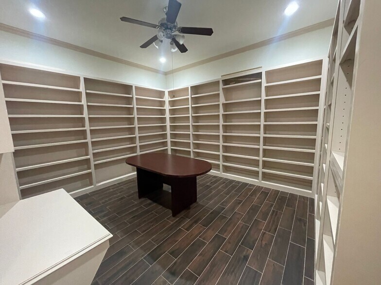 More Photos Of 1842 Snake River Rd, Katy Medical For Sale