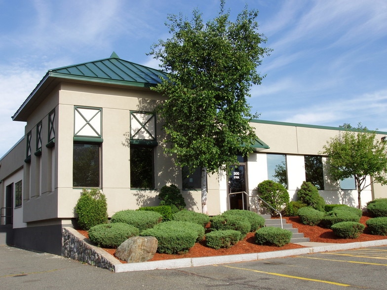 More Photos Of 300-395 W Cummings Park, Woburn Research And Development For Lease