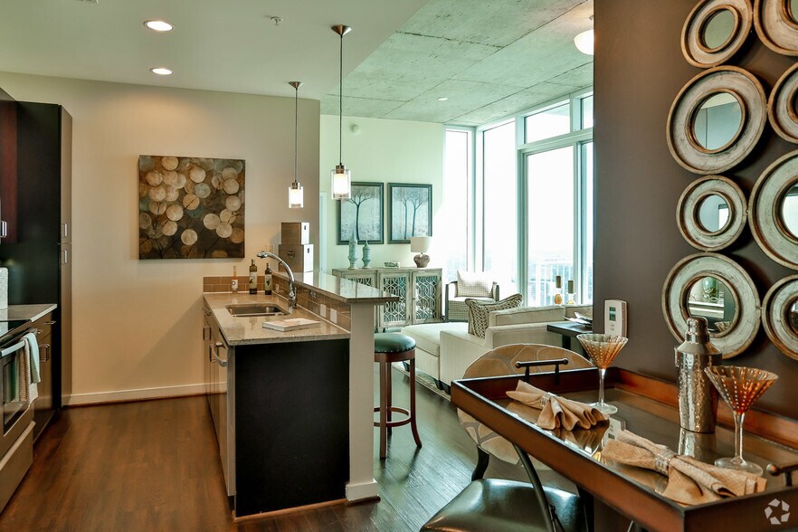 More Photos Of 5927 Almeda Rd, Houston Apartments For Lease