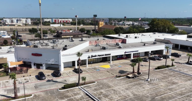 More Photos Of 6902-6958 Garth Rd, Baytown Unknown For Lease