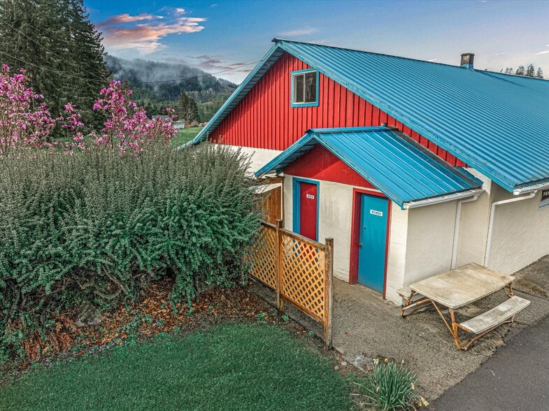 More Photos Of 7550 Logsden Rd, Logsden Convenience Store For Sale