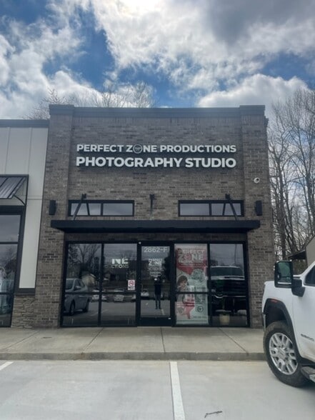 More Photos Of 2862 Highway 41A S, Clarksville Storefront Retail Office For Lease