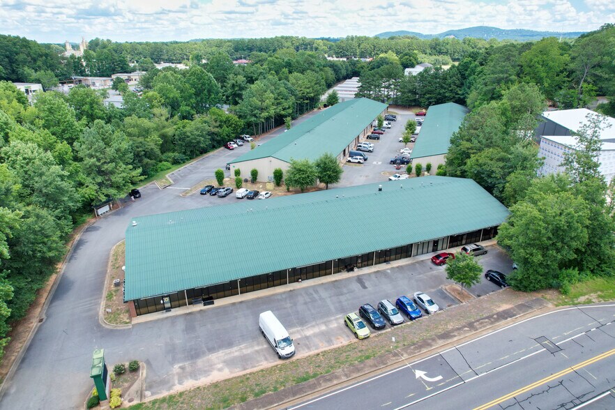 More Photos Of 771 Shallowford Rd, Kennesaw Flex For Lease