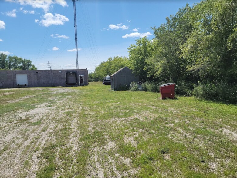 More Photos Of 1900 E Holland Ave, Saginaw Warehouse For Sale