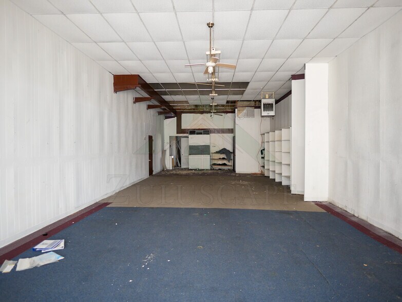 More Photos Of 112 S Anderson St, Elwood Storefront Retail Office For Lease