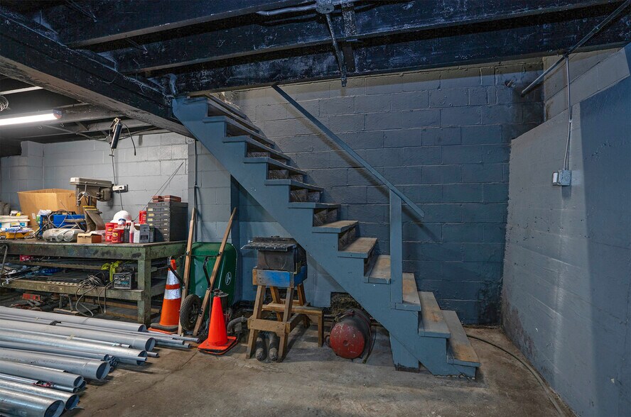 More Photos Of 709 106th St S, Tacoma Auto Repair For Sale