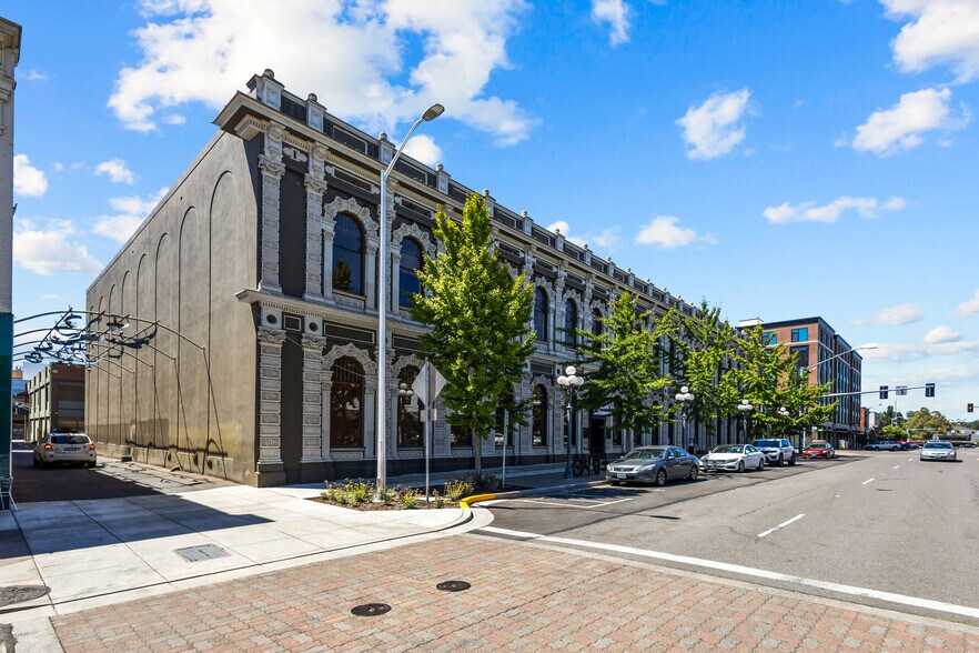 More Photos Of 302 State St, Salem Bank For Lease