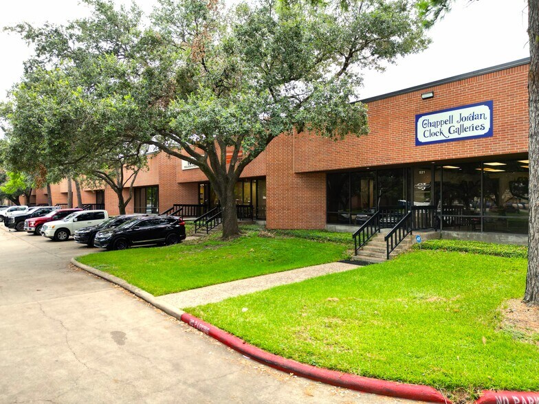More Photos Of 500-525 Garden Oaks Blvd, Houston Warehouse For Lease