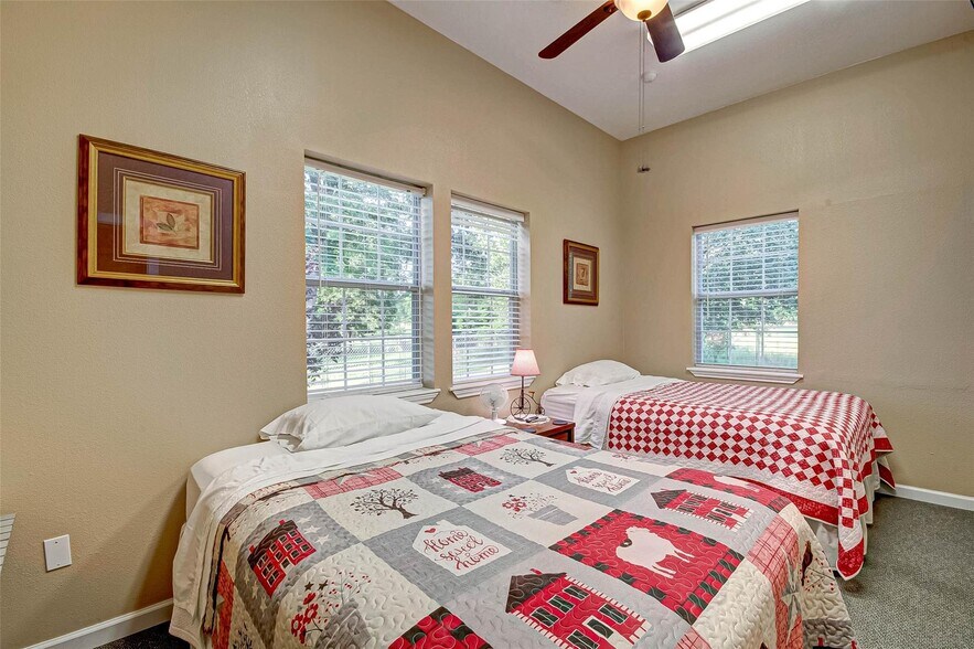 More Photos Of 103 Roundabout Ln, Huntsville Specialty For Sale