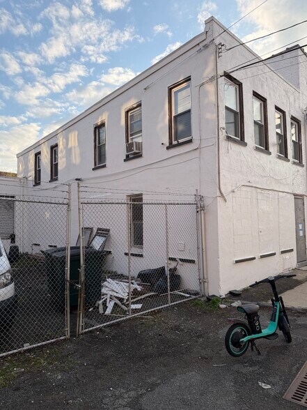 More Photos Of 60 Dickerson St, Newark Light Manufacturing For Lease