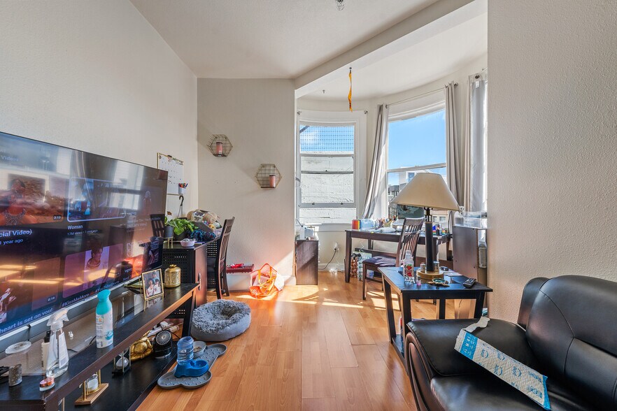 More Photos Of 135-139 8th St, San Francisco Apartments For Sale
