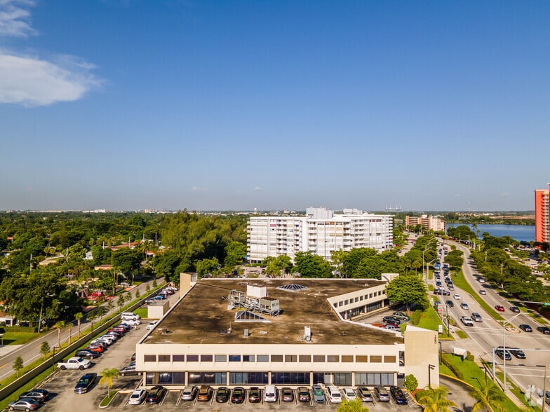 More Photos Of 1380 NE Miami Gardens Dr, North Miami Beach Medical For Lease