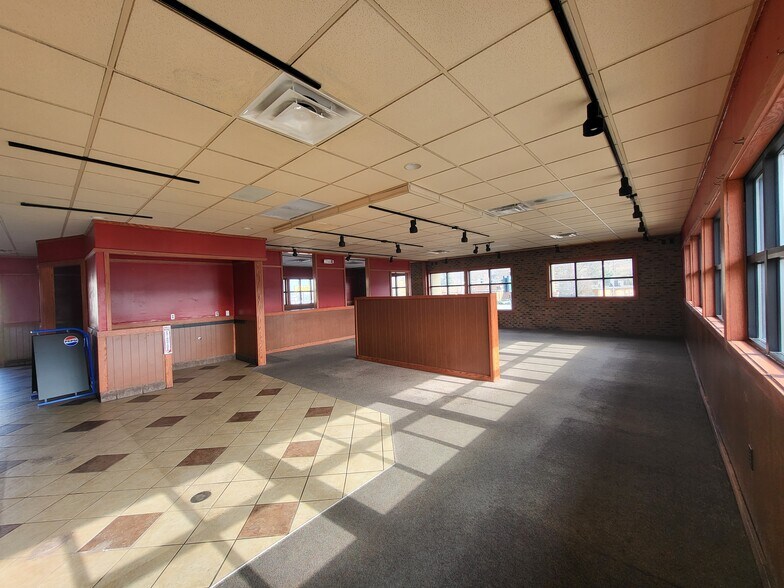 More Photos Of 648 S Neosho Blvd, Neosho Restaurant For Sale