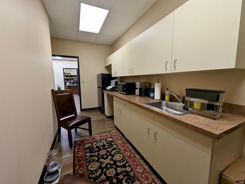 More Photos Of 545 E Redd Rd, El Paso Office For Sale