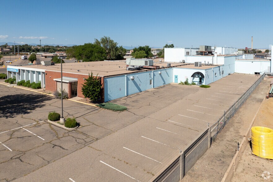 More Photos Of 825 W 6th St, Pueblo Light Distribution For Sale