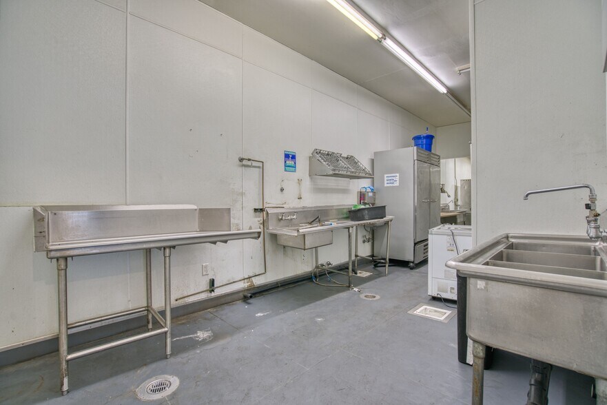 More Photos Of 816 Main St, Louisville Restaurant For Sale