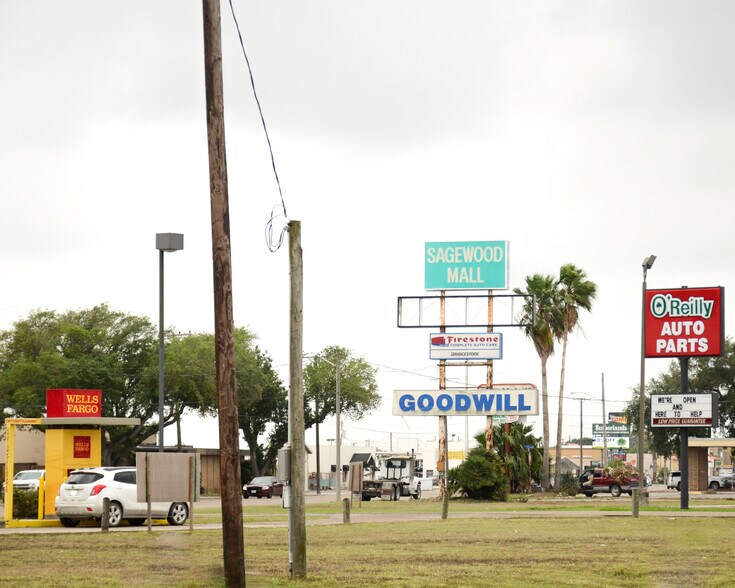 More Photos Of 1501 E Main St, Alice Unknown For Lease