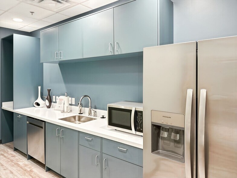 More Photos Of 3300 Gateway Centre Blvd, Morrisville Coworking Space