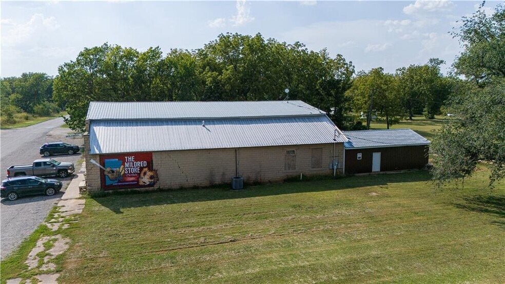 More Photos Of 86 3rd St, Moran Convenience Store For Sale