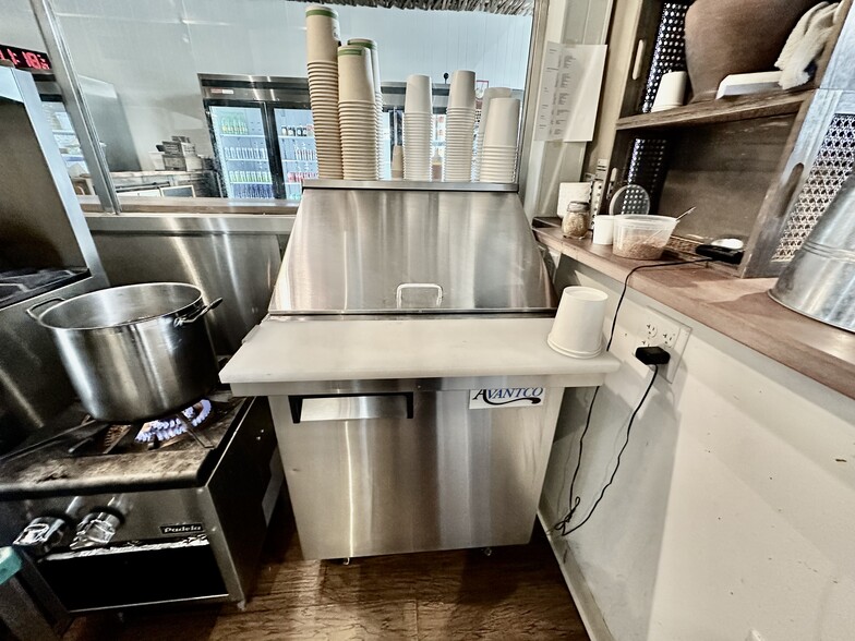 More Photos Of 3 Strickland Rd, Cos Cob Freestanding For Lease