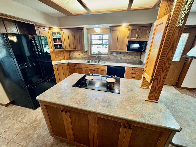 More Photos Of 505 Meridian Rd, Miltonvale Hospitality For Sale