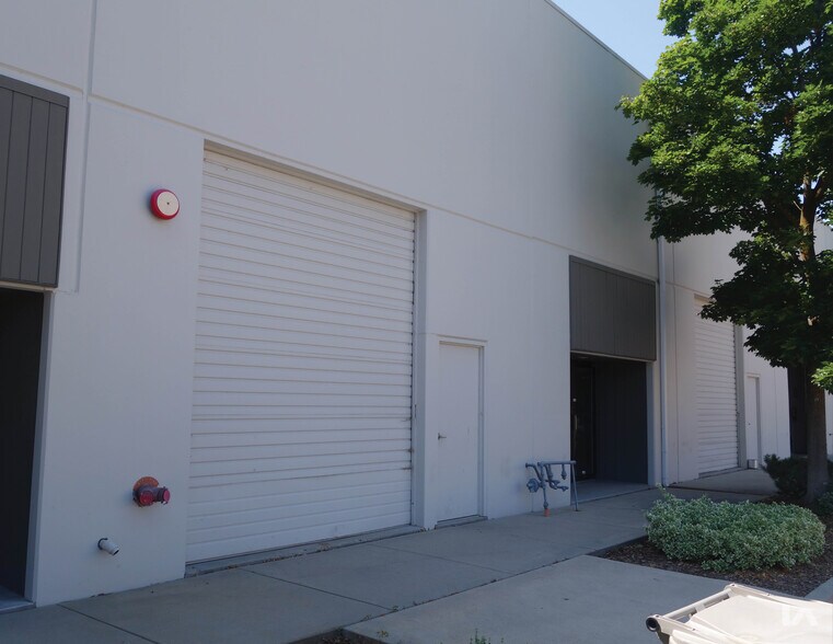 More Photos Of 361-443 Steelhead Way, Boise Warehouse For Lease