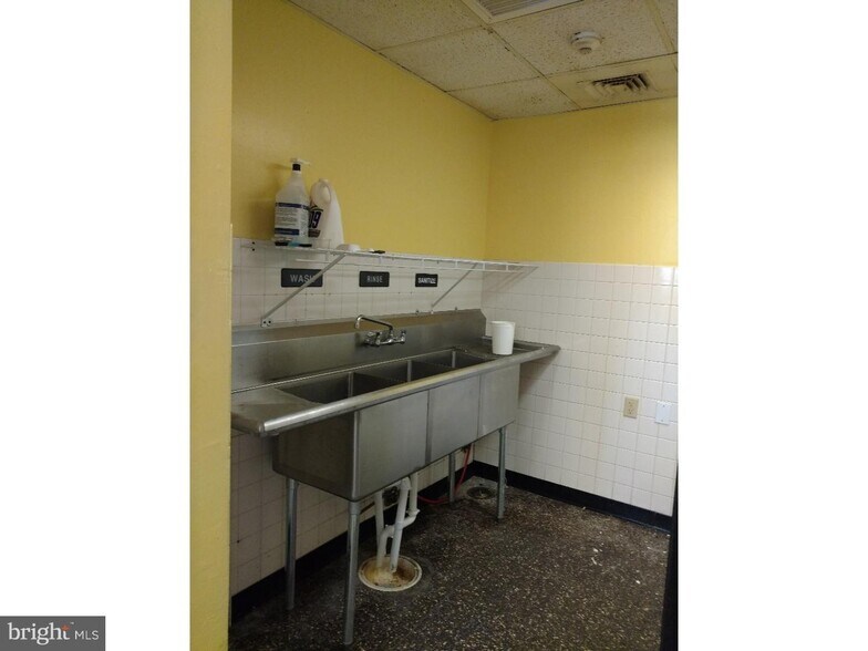 More Photos Of 1115 N Black Horse Pike, Blackwood Convenience Store For Sale