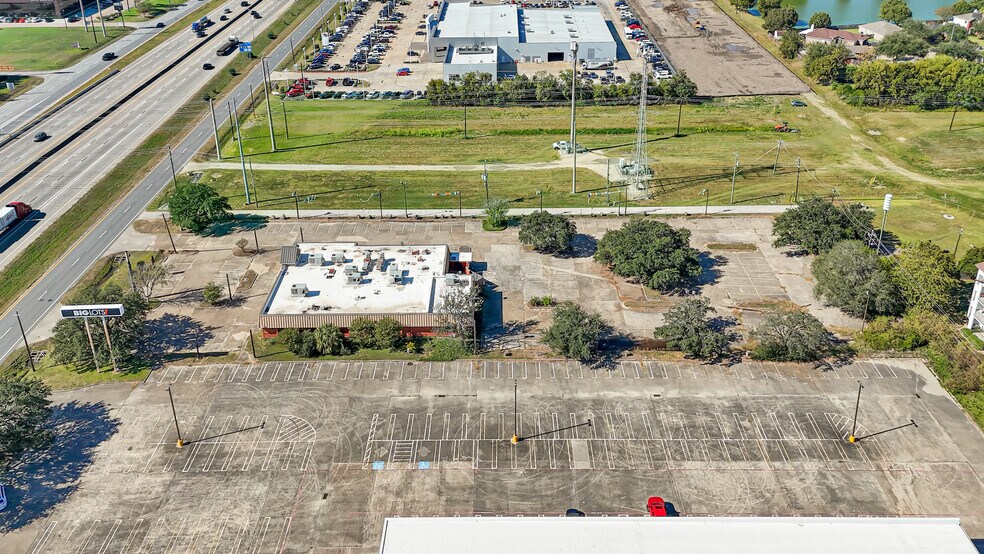 More Photos Of 4717 I-10 Fwy, Baytown General Retail For Sale