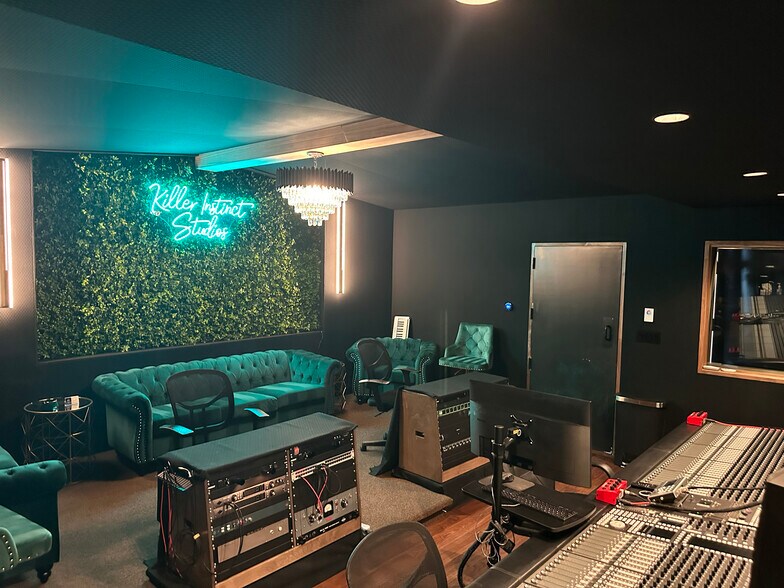 More Photos Of 5520-5522 Cahuenga Blvd, North Hollywood Freestanding For Sale