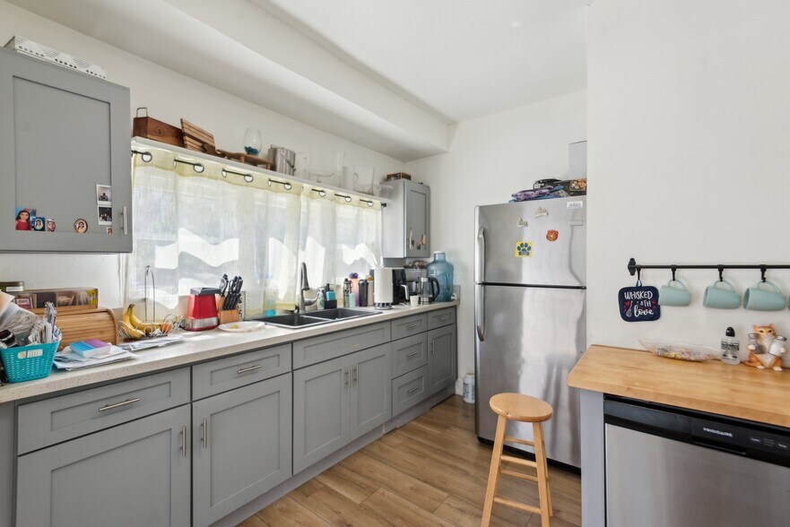 More Photos Of 426 Ivy St, Glendale Apartments For Sale
