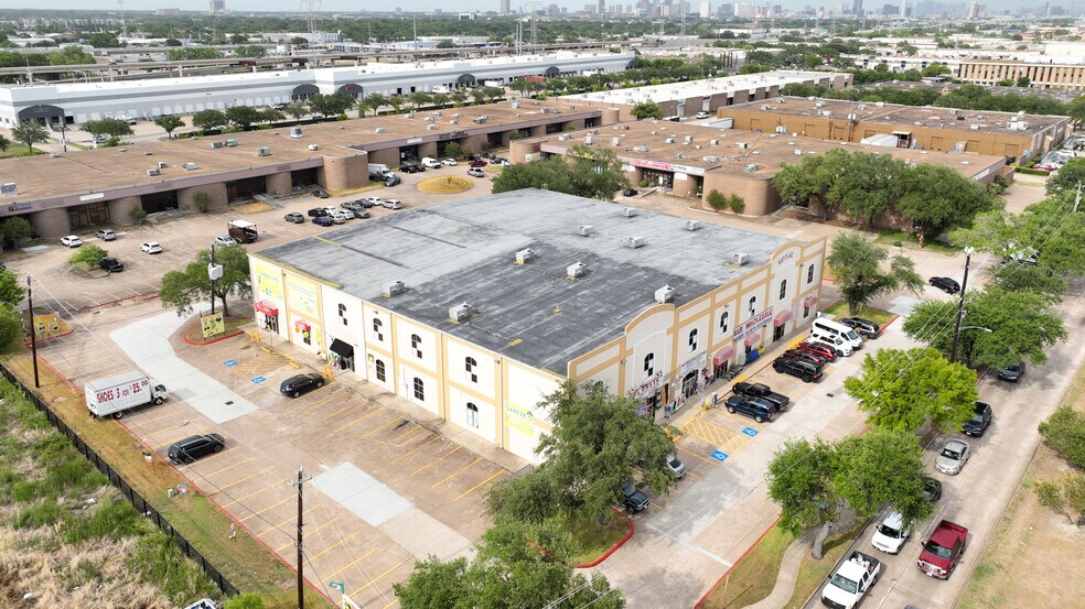 More Photos Of 7598 Harwin Dr, Houston General Retail For Sale