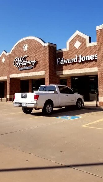 More Photos Of 701-877 S Mustang Rd, Yukon Unknown For Lease