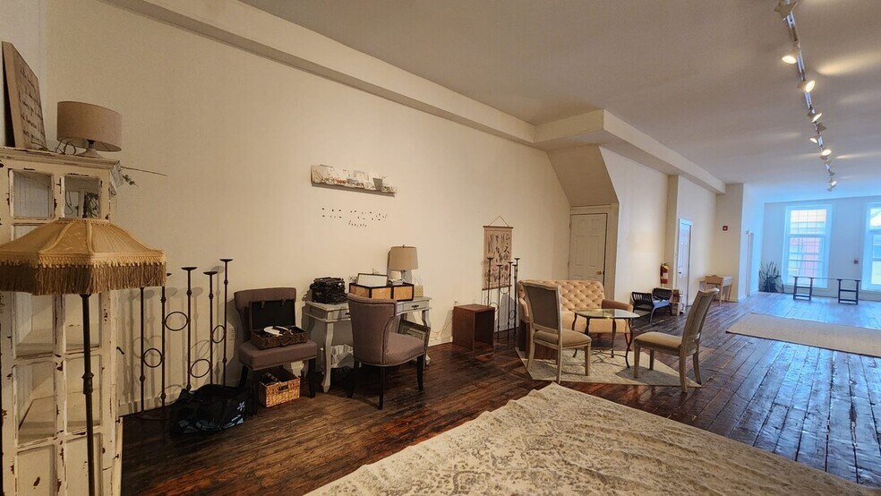 More Photos Of 16 N 3rd St, Philadelphia Storefront Retail Residential For Lease