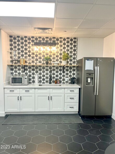 More Photos Of 5115 N Scottsdale Rd, Scottsdale Freestanding For Lease