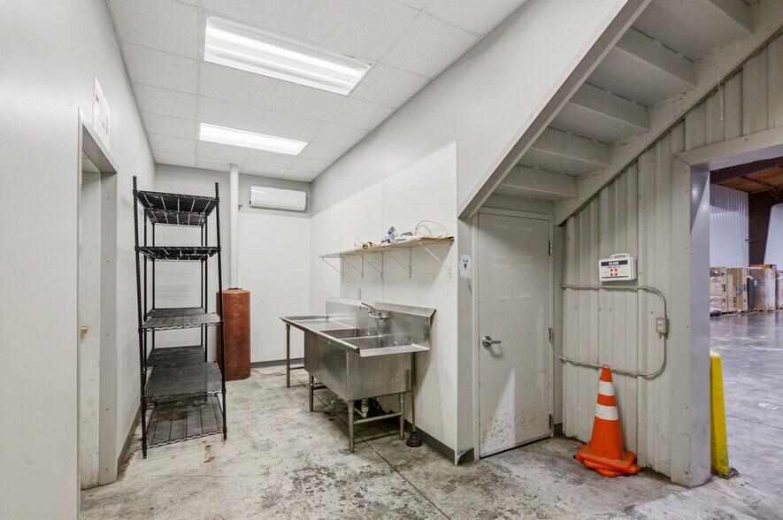 More Photos Of 8316 Lone Tree Rd, Victoria Industrial For Sale